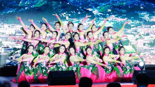 在线配资炒股 舞动青春 法润人心 | 山东服装职业学院学子助力山东省“法润齐鲁创作扶持计划”优秀作品巡演活动